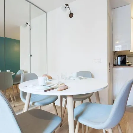Parisian Charm Studio - Ideal Stay For 3 Guests شقة *