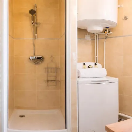 Parisian Charm - Ideal For 3 Guests *