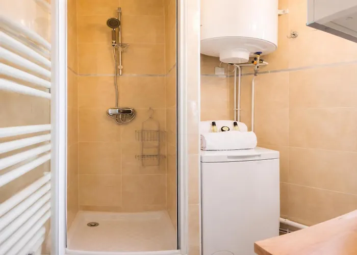 Parisian Charm - Ideal For 3 Guests *